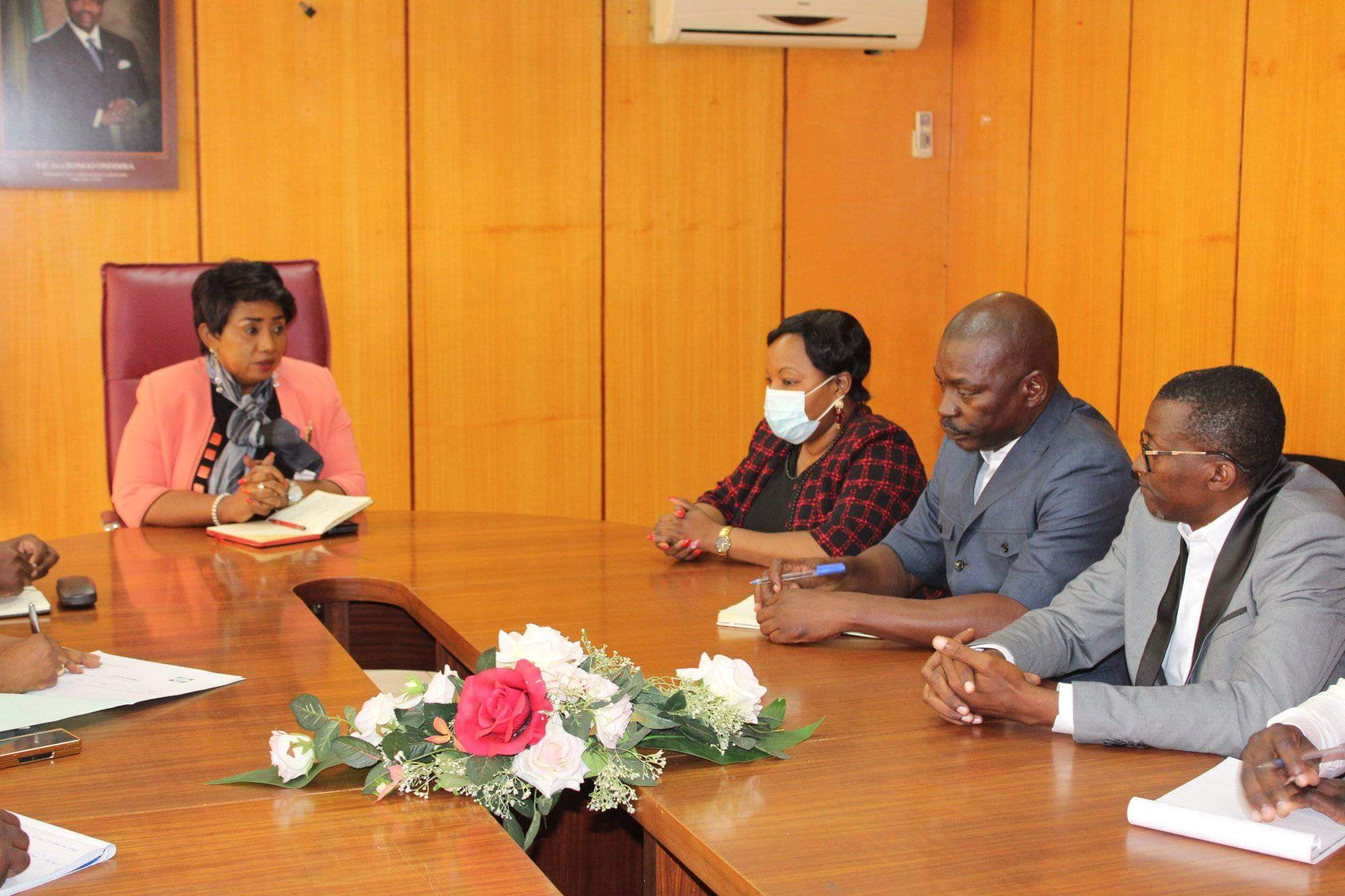  Délégation de La Croix Rouge gabonaise reçu en audience par le Ministre Délégué à la Santé et aux Affaires.
