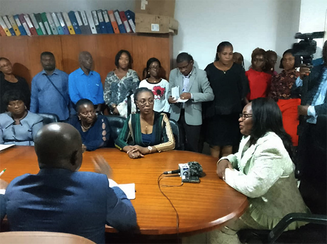 Dans les murs endommagés de Batavéa |