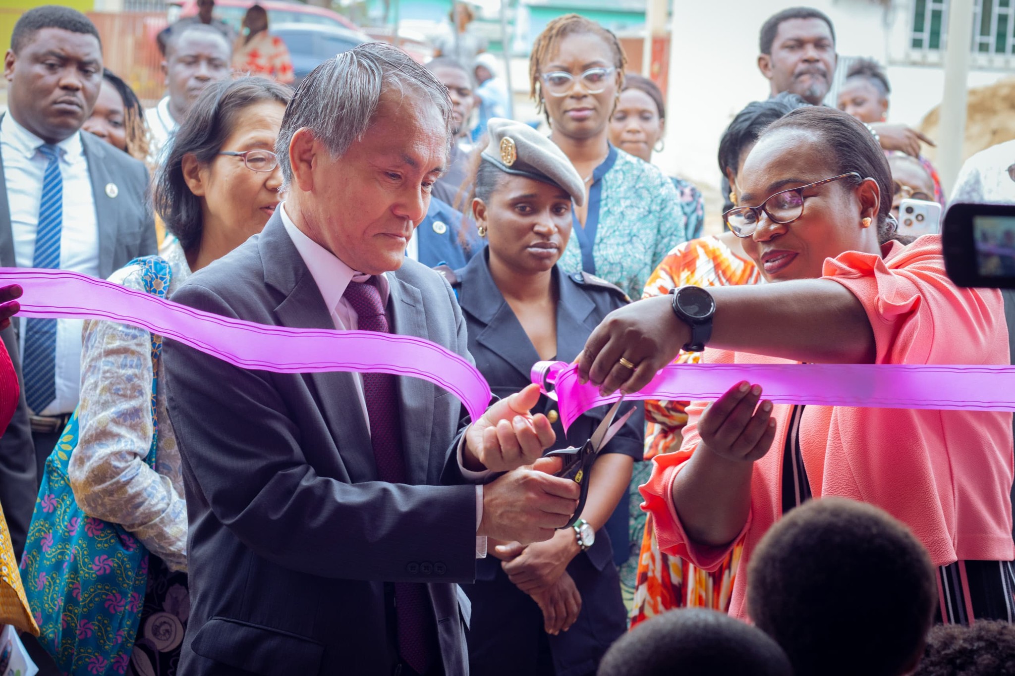INAUGURATION D'UN BATIMENT AU CENTRE D'ACCUEIL POUR ENFANTS EN DIFFICULTES SOCIALES OFFERT PAR L'AGENCE JAPONAISE DE COOPERATION