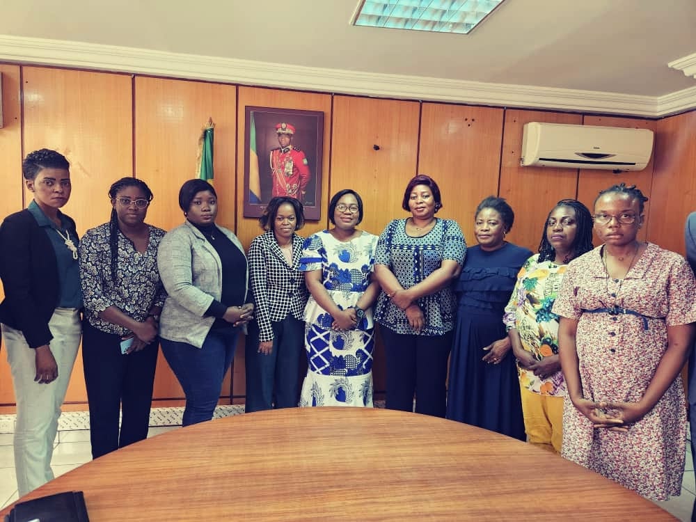 Réunion en préparation de la célébration de la Journée de la Femme Sourde-Muette.